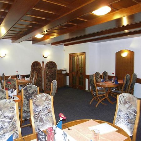 Penzion A Restaurace U Veterana Френштат-под-Радгоштем Экстерьер фото