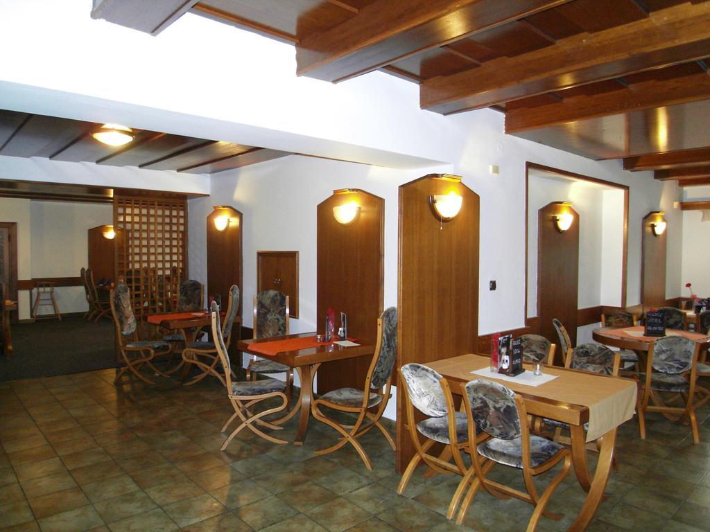 Penzion A Restaurace U Veterana Френштат-под-Радгоштем Экстерьер фото