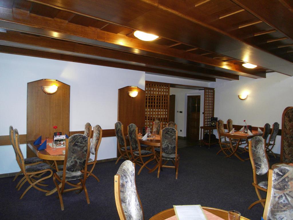 Penzion A Restaurace U Veterana Френштат-под-Радгоштем Экстерьер фото