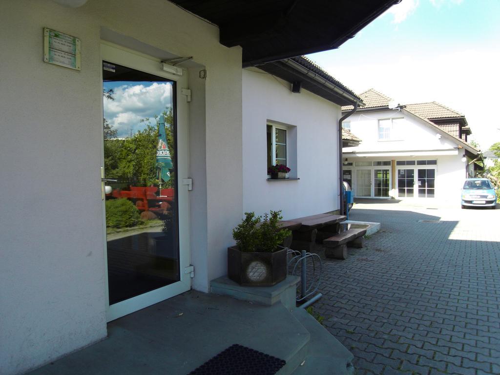 Penzion A Restaurace U Veterana Френштат-под-Радгоштем Экстерьер фото