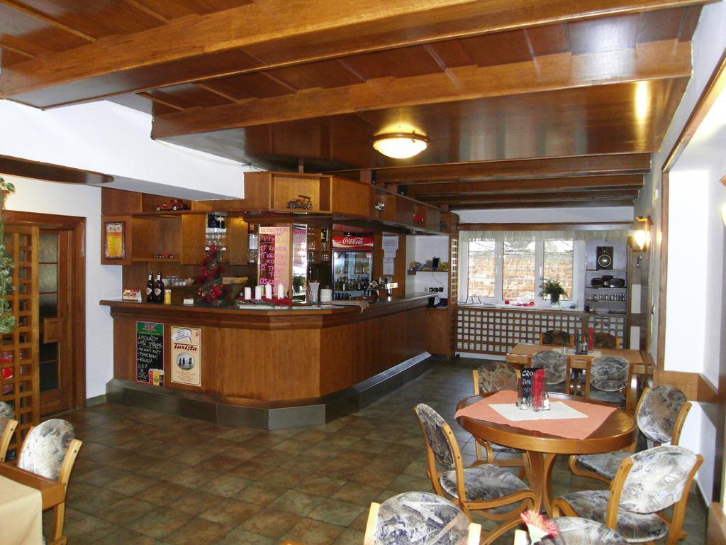 Penzion A Restaurace U Veterana Френштат-под-Радгоштем Экстерьер фото